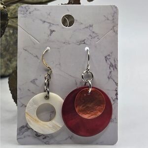 "5/$40" Pair of Mismatched Silvertone Round Shell Dangle Earrings